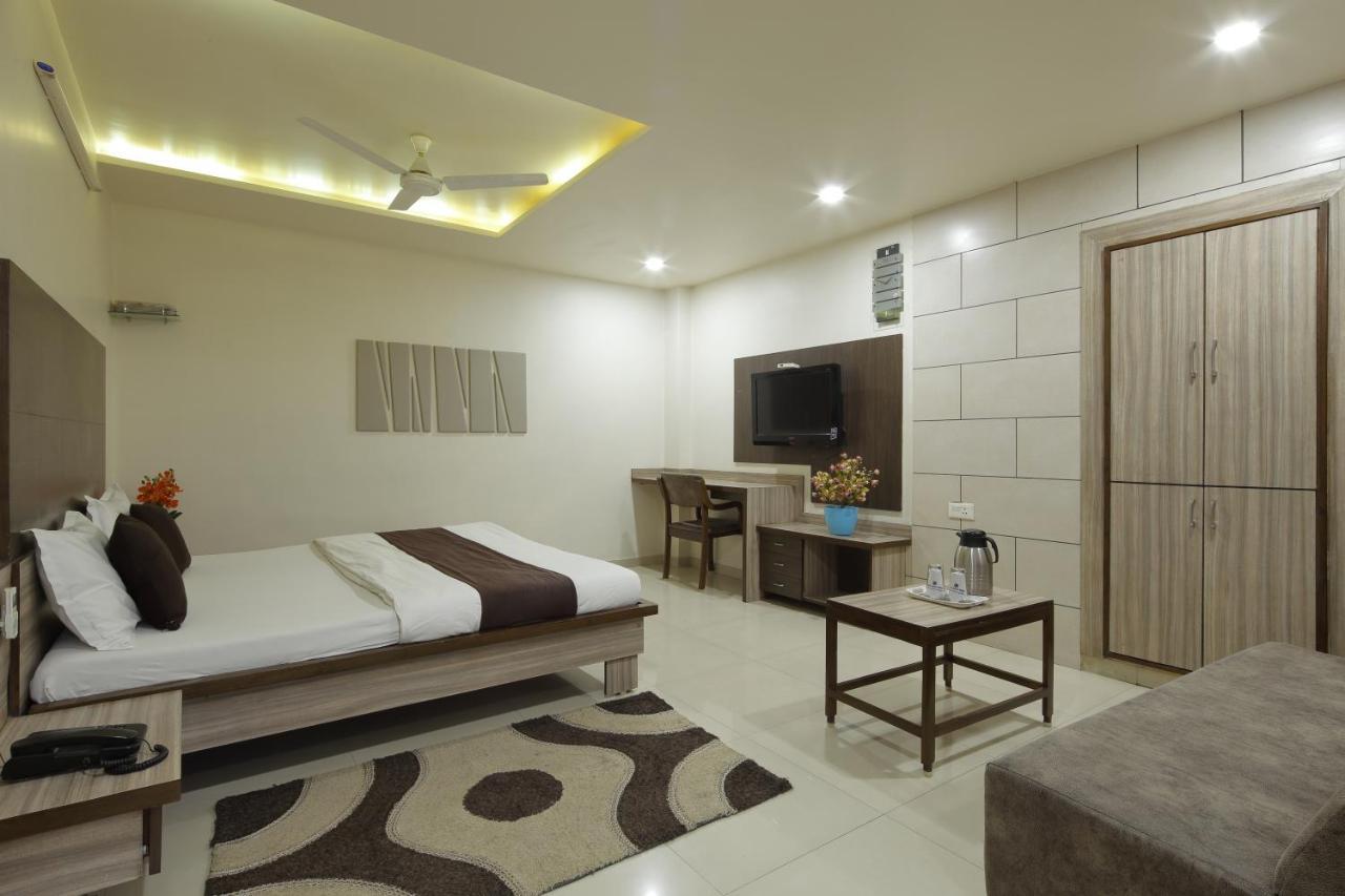 Hotel Good Night Ahmadábád Kültér fotó