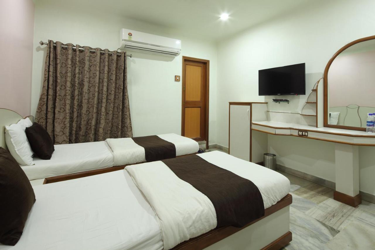 Hotel Good Night Ahmadábád Kültér fotó