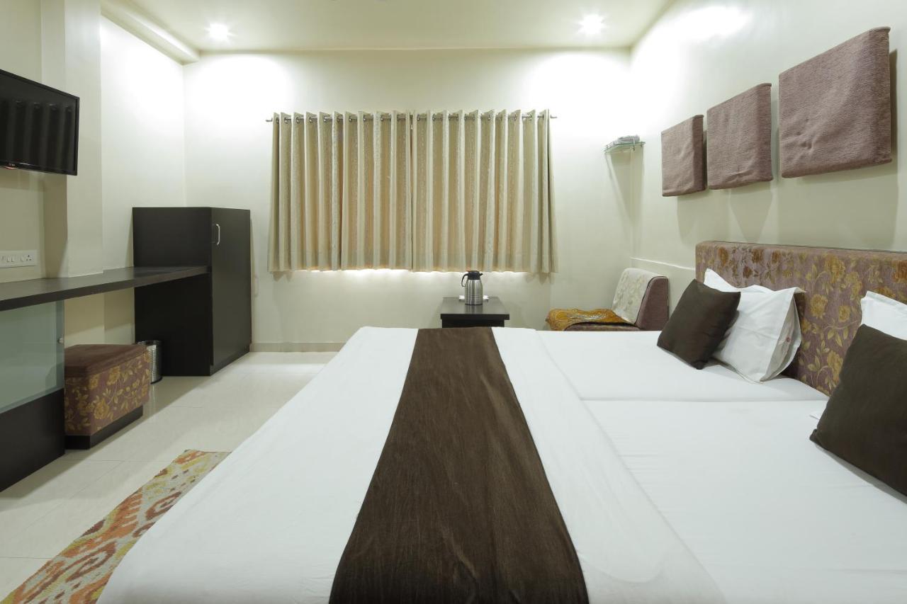 Hotel Good Night Ahmadábád Kültér fotó