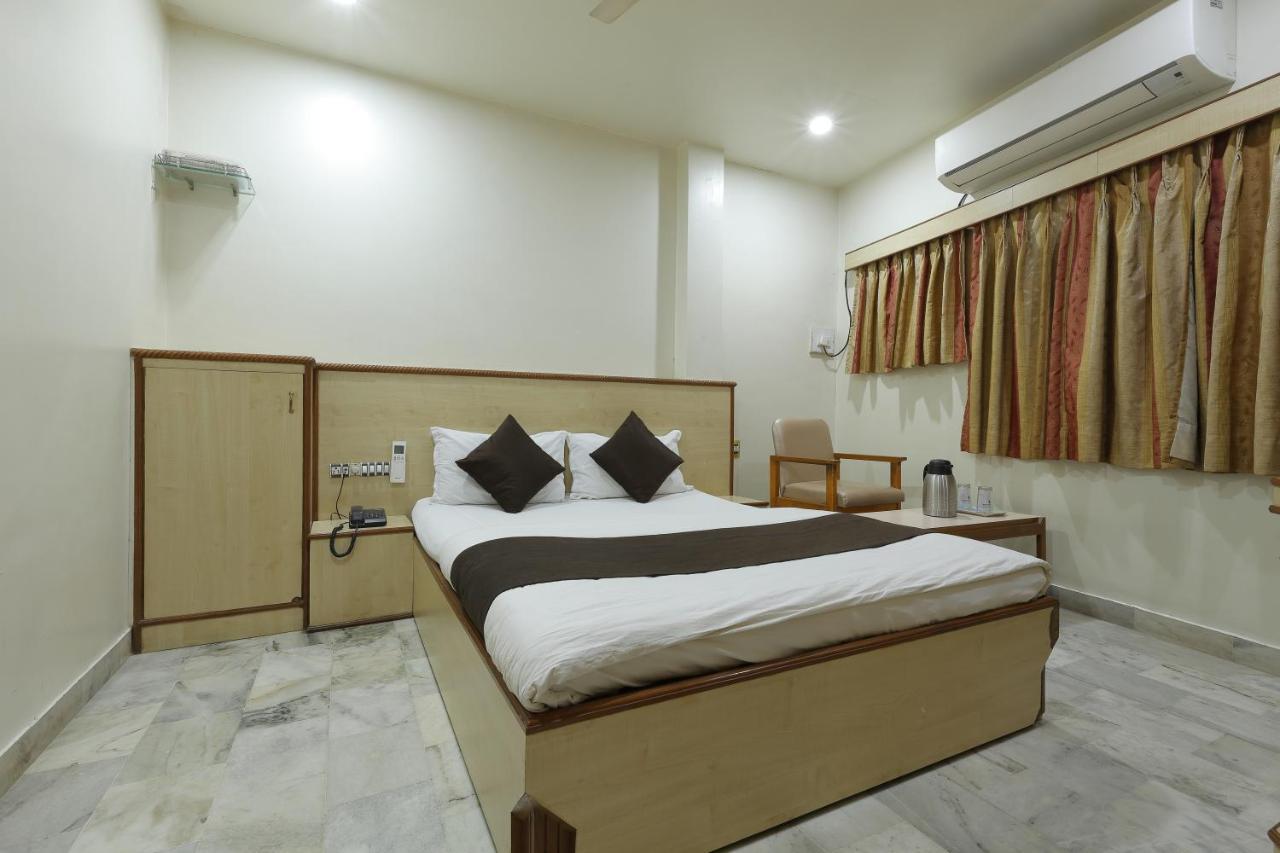Hotel Good Night Ahmadábád Kültér fotó