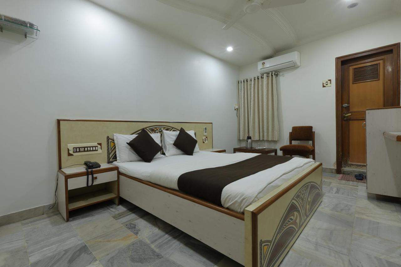 Hotel Good Night Ahmadábád Kültér fotó