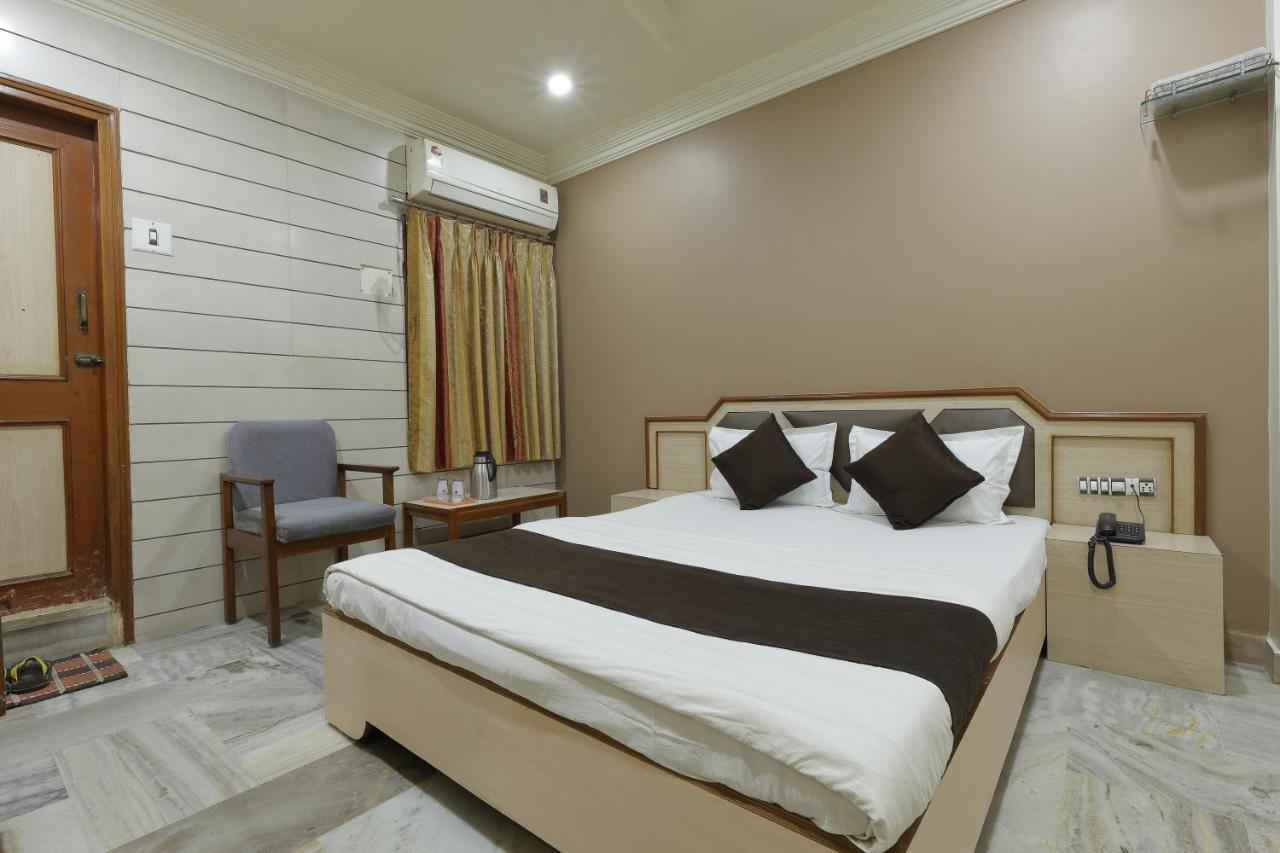 Hotel Good Night Ahmadábád Kültér fotó