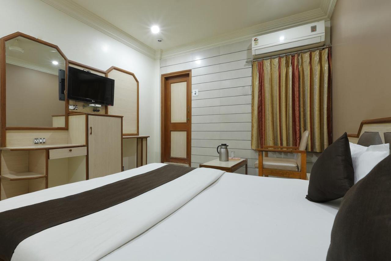 Hotel Good Night Ahmadábád Kültér fotó