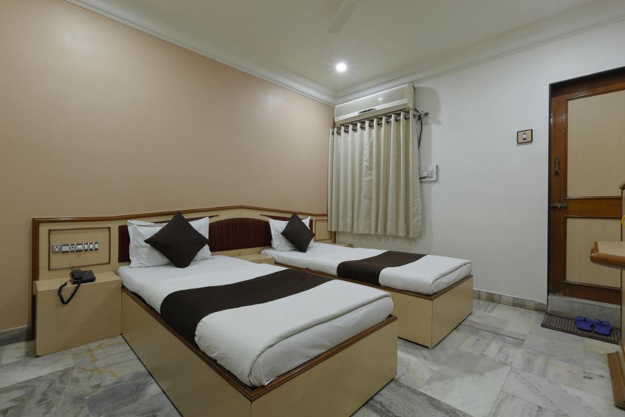 Hotel Good Night Ahmadábád Kültér fotó