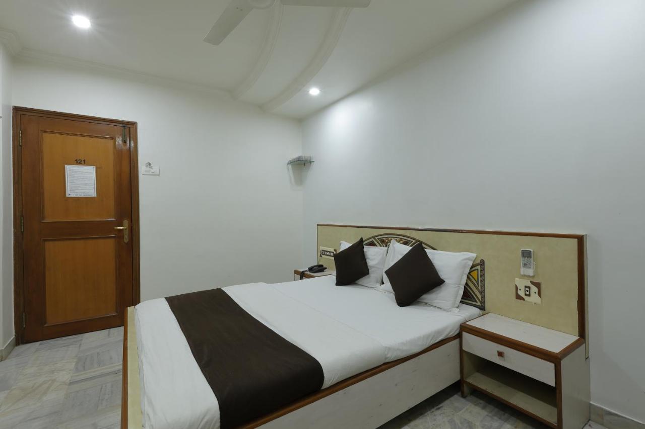 Hotel Good Night Ahmadábád Kültér fotó
